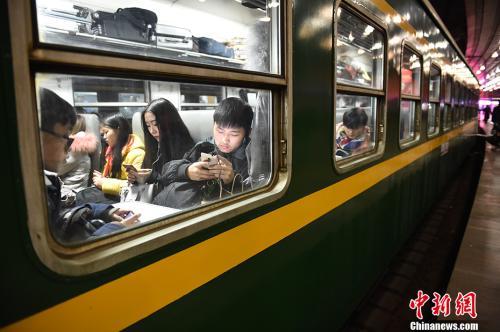 2019春运大幕开启：全国铁路已售春运车票3.83亿张